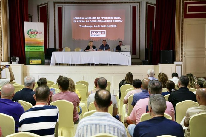 La consejera de Desarrollo Rural, María Jesús Susinos, ha inaugurado la jornada organizada por CCOO para analizare l actual modelo de la PAC 2023-2027