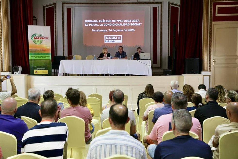 La consejera de Desarrollo Rural, María Jesús Susinos, ha inaugurado la jornada organizada por CCOO para analizare l actual modelo de la PAC 2023-2027