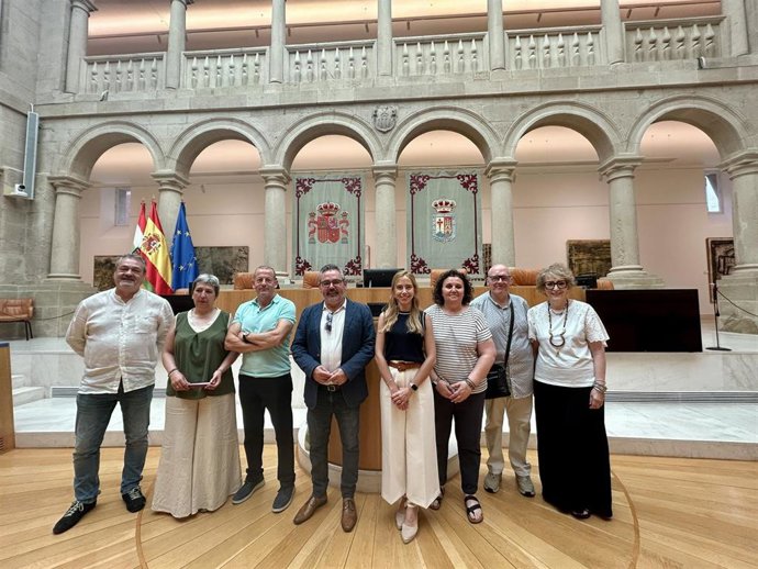 La presidenta del Parlamento recibe a la nueva Comisión Ejecutiva Regional de UGT La Rioja
