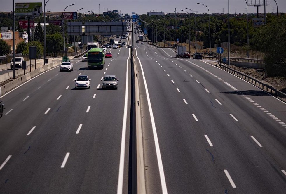 Archivo - A-4, antigua Autovía de Andalucía, a su paso por Pinto durante el primer día de la primera 'Operación Salida' del verano 2021, a 2 de julio de 2021, en Madrid (España). La primera 'Operación Salida' del verano 2021 arranca este viernes 2 de ju