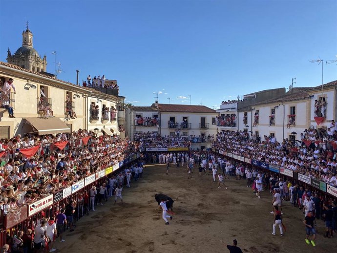 Archivo - Fiestas de San Juan en Coria. Archivo.