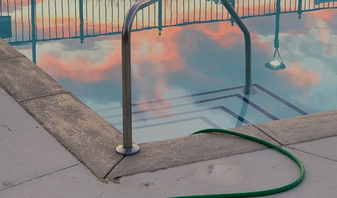 Imagen de recurso de una piscina en un domicilio.