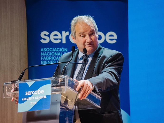 El ministro de Industria y Turismo, Jordi Hereu, en la clausura de la asamblea general de Sercobe.