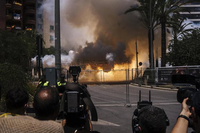 Imagen del cierre del concurso de las mascletaes de Fogueres 2025