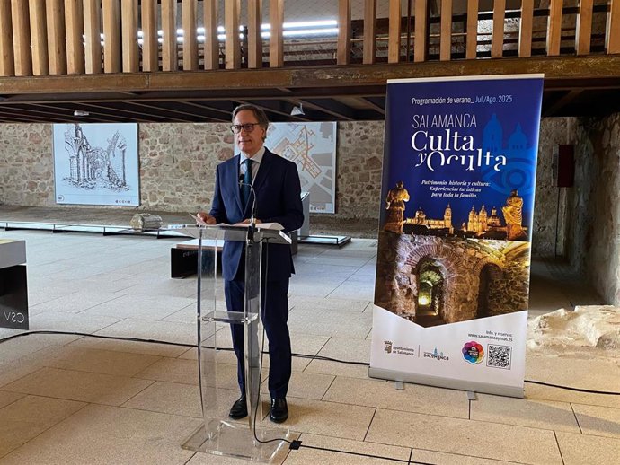 El alcalde presenta la programación 'Salamanca, culta y oculta'.