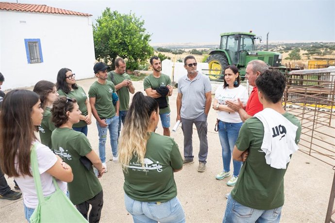 Alumnado de la Escuela de Pastores visita las instalaciones ganaderas de 'El Cuartillo' en Cáceres