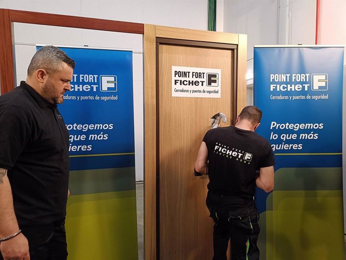 Intento de asalto a una puerta de seguridad acorazada