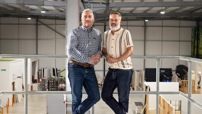 Ian Hudson (ITG) and Gary Szabo (Finally!) (PRNewsfoto/Inspired Thinking Group (ITG))