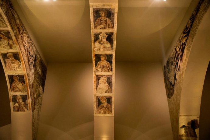 Detall de les pintures murals del Monestir de Sixena exposades al Museu Nacional d'Art de Catalunya (MNAC)