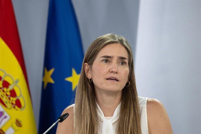 La vicepresidenta tercera y ministra para la Transición Ecológica y el Reto Demográfico, Sara Aagesen, durante una rueda de prensa posterior a la reunión del Consejo de Ministros, en el Palacio de La Moncloa, a 24 de junio de 2025, en Madrid (España). El 