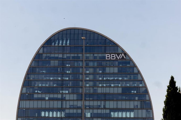 Archivo - Fachada de la sede de BBVA, a 31 de julio de 2024, en Madrid (España). BBVA ha dado hoy algunos detalles más sobre los ahorros de costes que prevé obtener de la OPA de carácter hostil que ha anunciado sobre Banco Sabadell, incluyendo un ahorro d