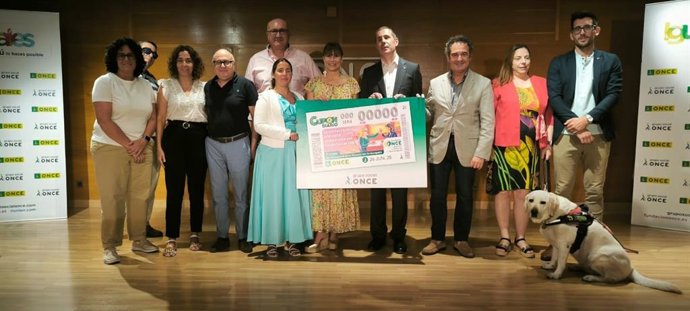 La sede de la ONCE en Málaga ha acogido la celebración del Día Internacional de las Personas con Sordoceguera en un acto en el que andaluces con sordoceguera han dado a conocer su realidad y los servicios que presta la ONCE a este colectivo.
