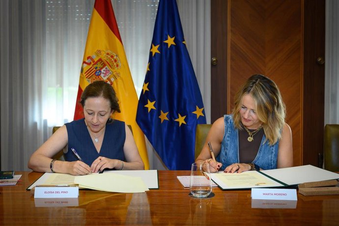 (I-D): Eloísa Del Pino, Presidenta Del CSIC, Y Marta Moreno, Vicepresidenta De La Fundación Astrazeneca Y Directora De Asuntos Corporativos Y Acceso Al Mercado De Astrazeneca España.