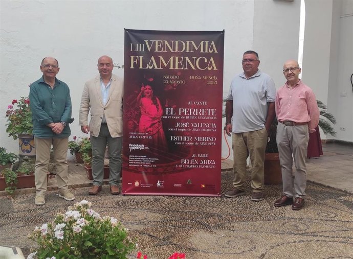 Cubero y Duque (izda.) en la presentación del cartel de la LIII Vendimia Flamenca de Doña Mencía.