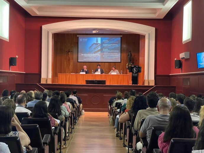 La UCAV celebra su tradicional jornada de formación destinada a todos sus empleados con ponentes destacados como Jaime Mayor Oreja o María San Gil.