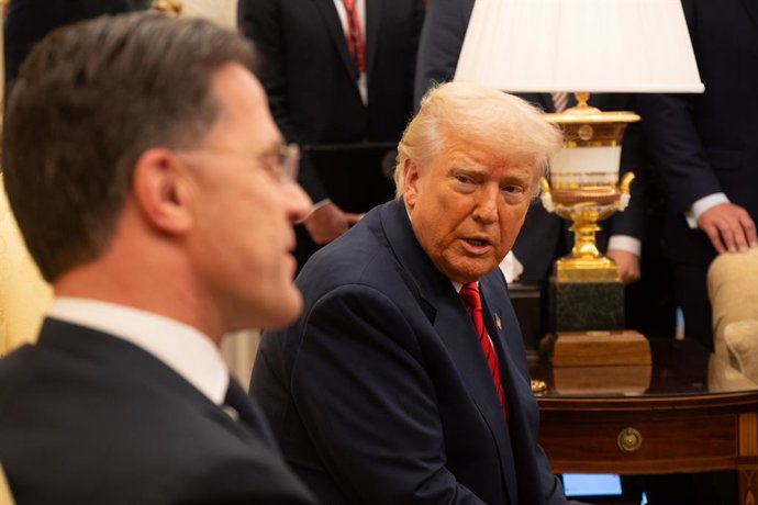 Archivo - HANDOUT - 13 March 2025, US, Washington: US President Donald Trump (R) speaks during a meeting with North Atlantic Treaty Organization (NATO) Secretary General Mark Rutte in the Oval Office of the White House. Photo: -/NATO/dpa - ATTENTION: edit