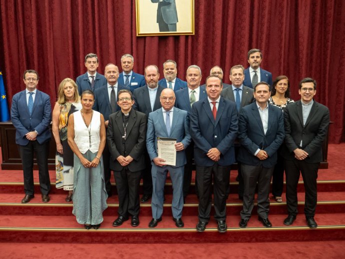 Representantes de las instituciones y hermandades que colaborarán con la Cátedra