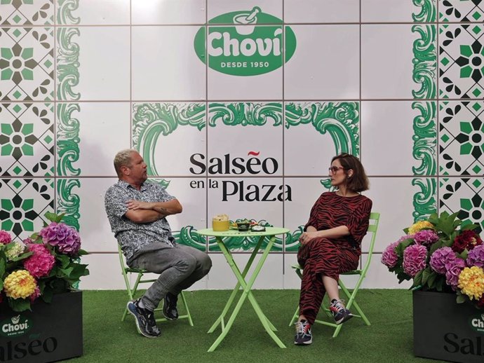Ana Morgade y El Monaguillo, algunos de los famosos que se suman al “salseo en la plaza” con Choví