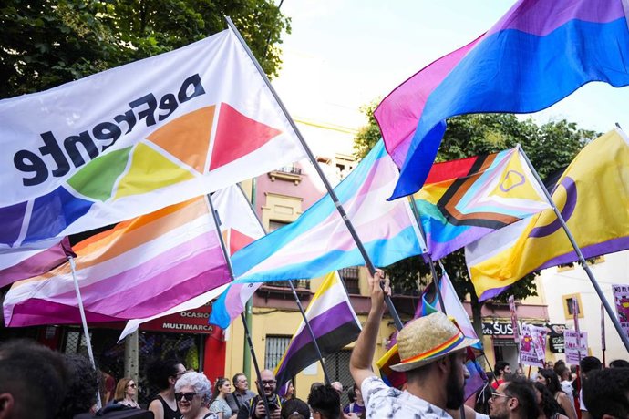 Archivo - Detalle de la manifestación del Día del Orgullo. 