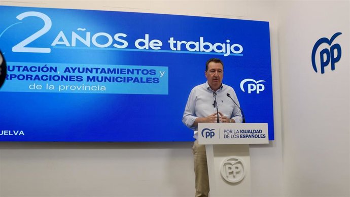 El presidente del PP de Huelva, Manuel Andrés González, este martes en rueda de pensa.