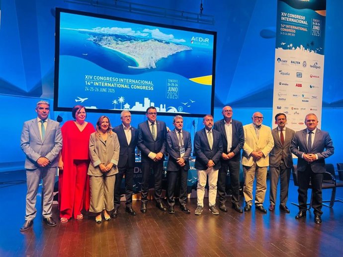 Foto de familia de la inauguración del congreso intrenacional de desalación de agua que se celebra en Tenerife