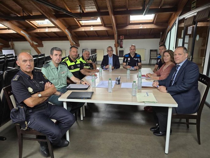 Reunión de la Autoridad Portuaria de Gijón y de Fuerzas y Cuerpos de Seguridad en el Puerto Deportivo de Gijón