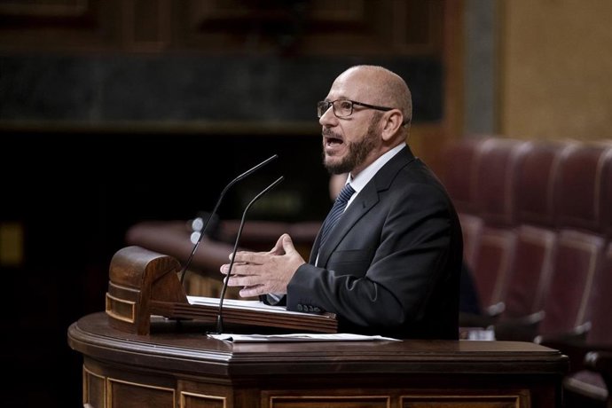 Archivo - El diputado de Vox, Francisco José Alcaraz, en el Congreso de los Diputados, a 27 de febrero de 2024, en Madrid (España)