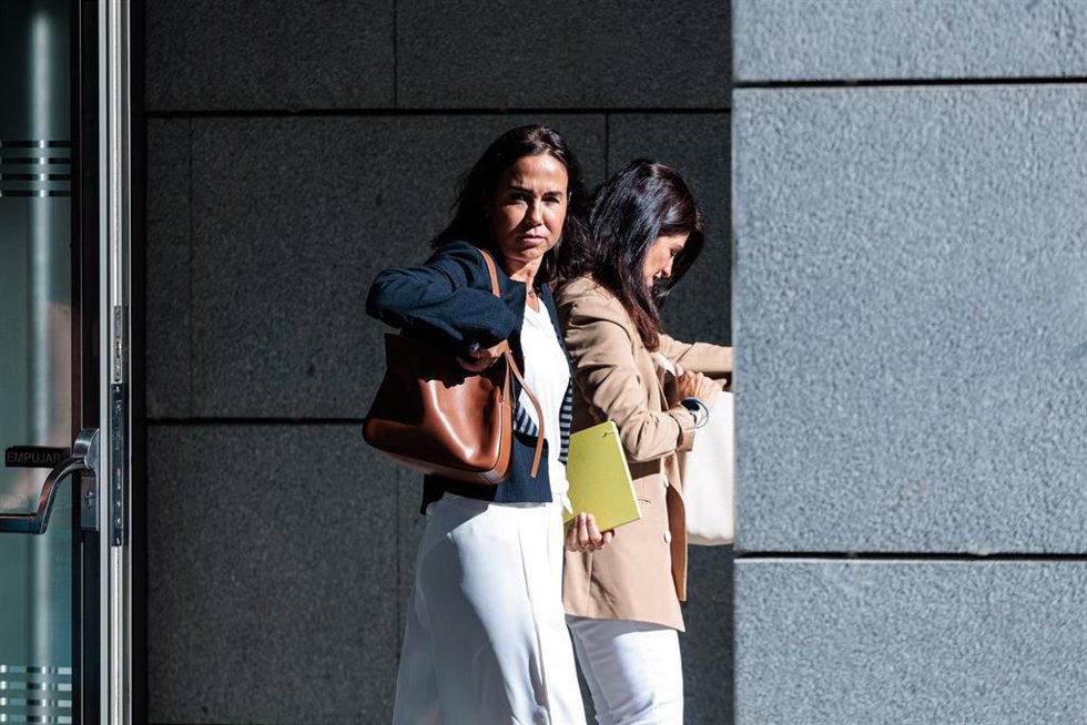 Archivo - La expresidenta de Adif Isabel Pardo de Vera sale tras declarar como testigo en el caso Koldo, en la Audiencia Nacional, a 16 de septiembre de 2024, en Madrid (España).