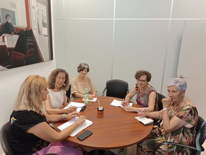 Reunión de representantes de La Calle Mata con técnicas municipales