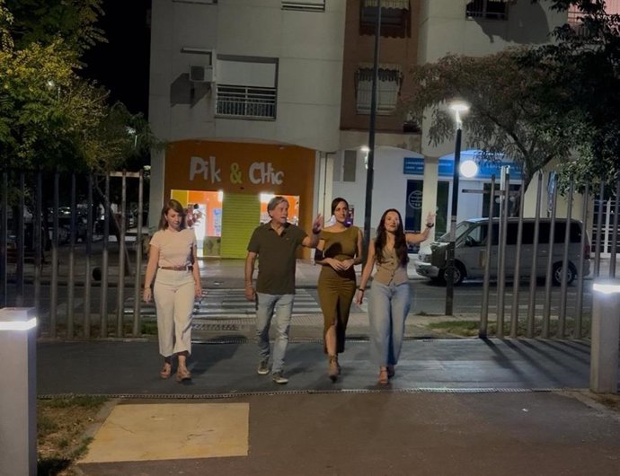 Concejales del PP entrando al Parque Andrés de Vandelvira.