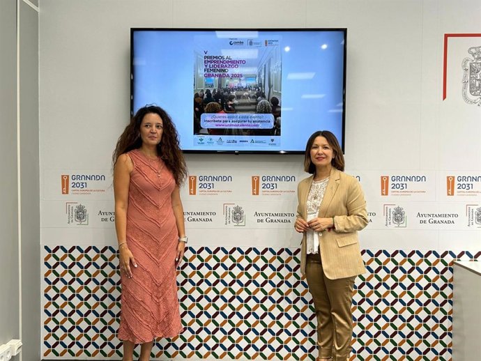 La concejala de Igualdad de Granada, Encarnación González, a la derecha en la imagen con la CEO de Combo, María José Segura