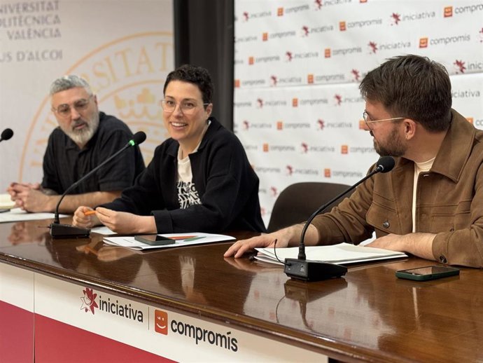 Archivo - Imagen de archivo de Aitana Mas y Alberto Ibáñez en una reunión de la Mesa Nacional de Iniciativa-Compromís