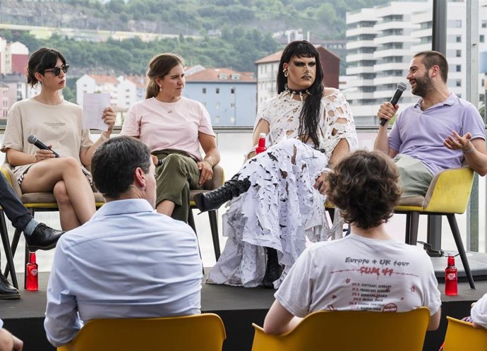 Acto 'Agertokiak-Ekin Ametsari' celebrado en Olabeaga (Bilbao) que ha reunido a más de un centenar de jóvenes con el lehendakari, Imanol Pradales