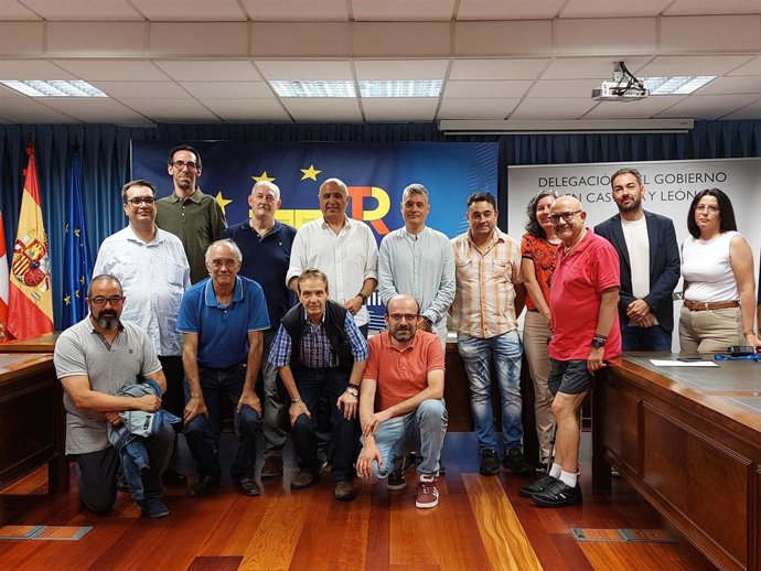La Subdelegación del Gobierno reconoce a radioaficionados de Valladolid por su colaboración.