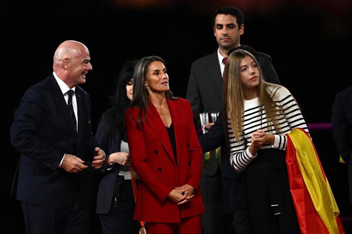 Archivo - FIFA president Gianni Infantino (left) looks on with Queen Letizia of Spain and her daughter during the FIFA Women's World Cup 2023 Final soccer match between Spain and England at Stadium Australia in Sydney, Sunday, August 20, 2023. (AAP Image/