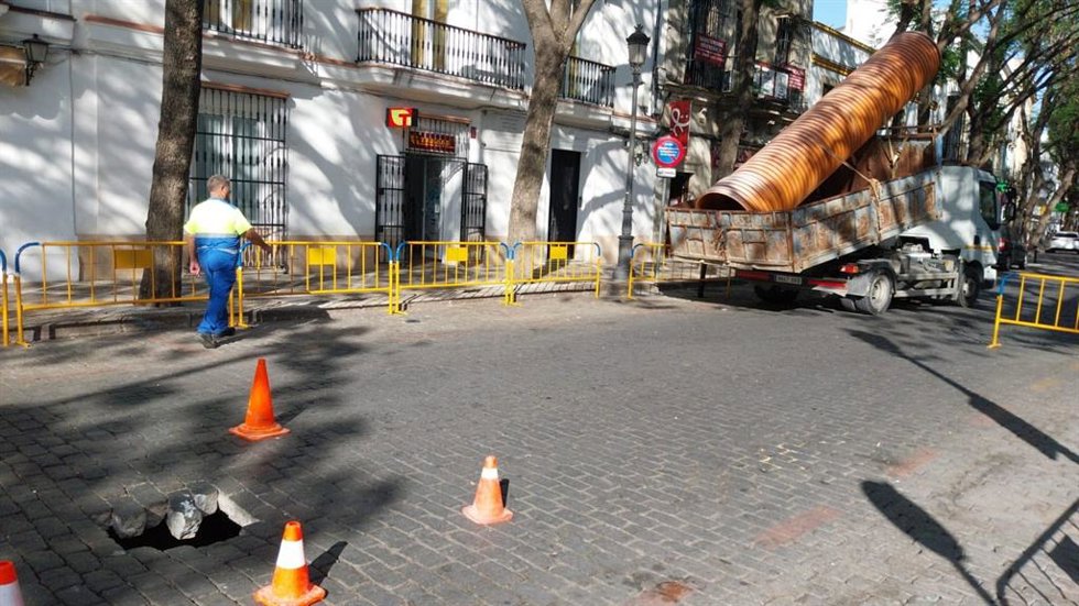 Actuaciones de mejora en la red de saneamiento de la calle Porvera.