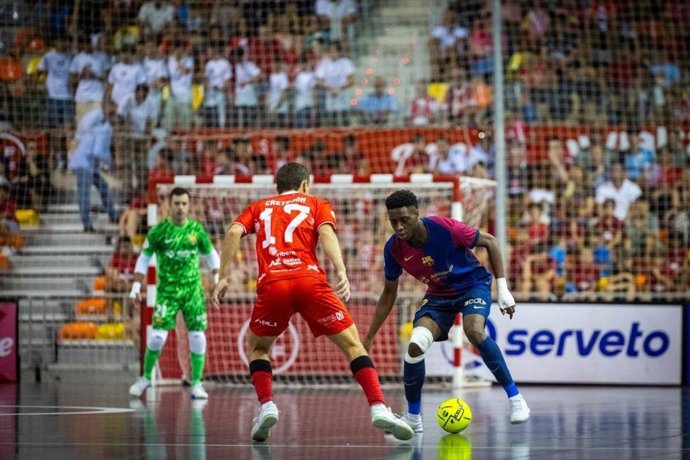 Mamadou Touré, durante un partido con el Barça.