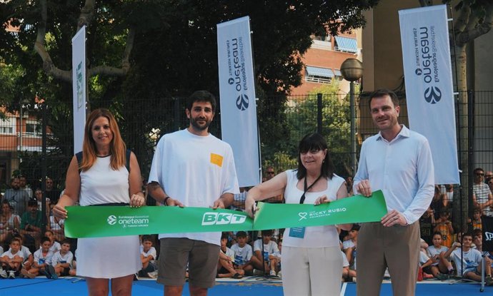 Alex Ferrer, Director de Marketing y Comunicación de Euroleague Basketball; Lucía Salmaso, Directora General de BKT Europe; Ricky Rubio, fundador de la Fundación Ricky Rubio; Rosa del Amo, Teniente de Alcalde de Badalona