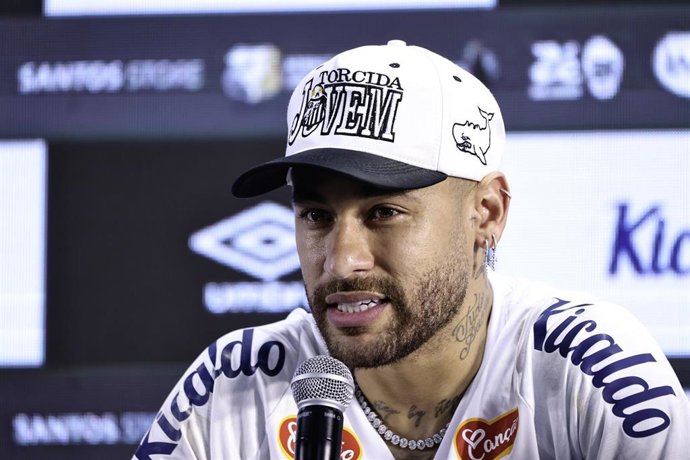 Archivo - 31 January 2025, Brazil, Santos: Brazilian football player Neymar Jr. attends a press conference to be presented as the new player of Santos at Urbano Caldeira Stadium. Photo: Leco Viana, Leco Viana/TheNEWS2 via ZUMA Press Wire/dpa