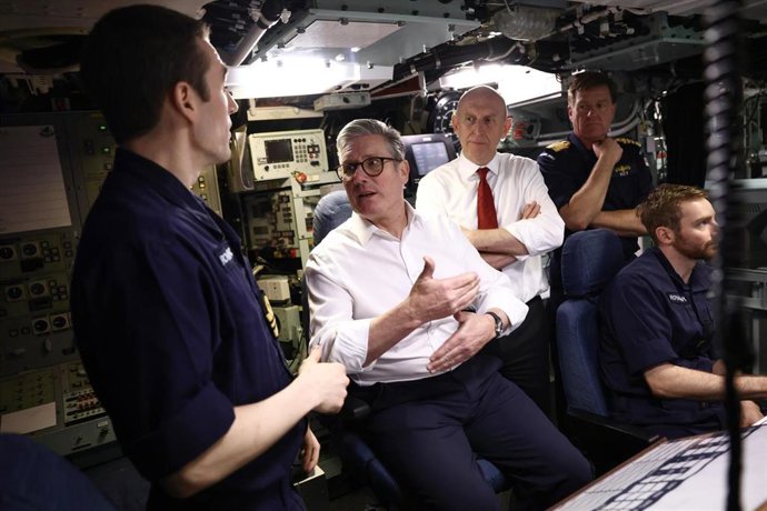 Archivo - El primer ministro de Reino Unido, Keir Starmer, a bordo de un submarino nuclear del Ejército británico