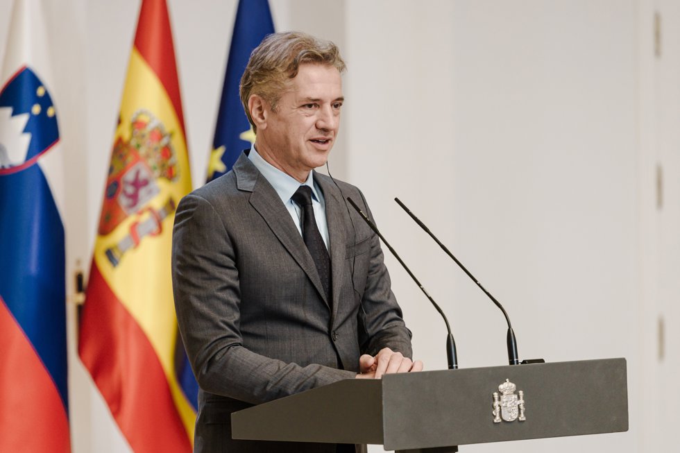 El primer ministro de la República de Eslovenia, Robert Golob, ofrece una rueda de prensa tras un encuentro con el presidente del Gobierno, Pedro Sánchez, en el Palacio de la Moncloa, a 29 de mayo, en Madrid (España).
