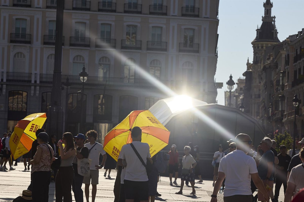 Las temperaturas bajan hoy en casi toda España pero seguirán altas en el tercio este y Baleares, rondando los 40º