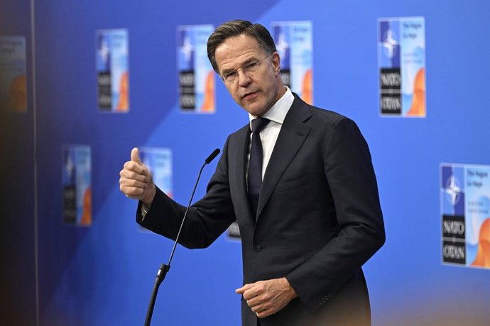 25 de junho de 2025, Holanda, Haia: O Secretário-Geral da OTAN, Mark Rutte, faz uma declaração de porta em porta ao chegar para a reunião do Conselho do Atlântico Norte em nível de Chefes de Estado e de Governo durante a cúpula da OTAN em Haia. Foto: Emmi