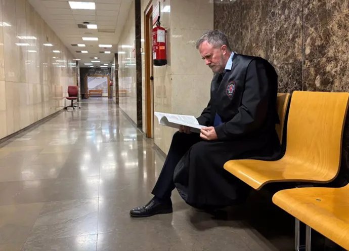 Un afectado por ictus impugna la Ley de Jubilación Anticipada por ser discriminatoria e inconstitucional