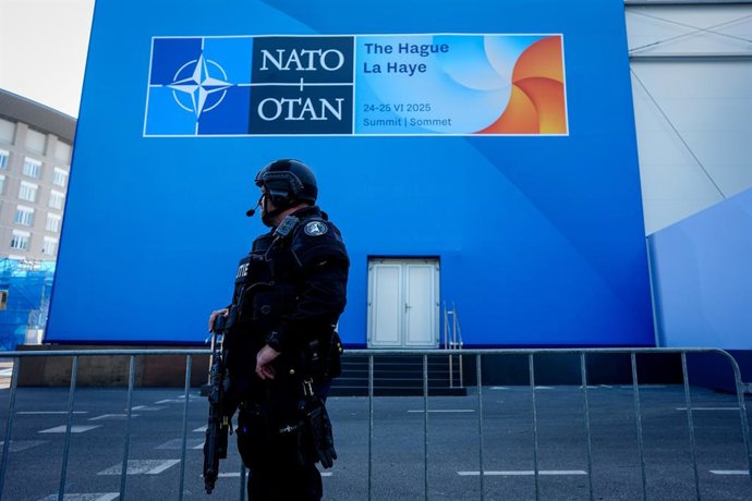 24 de junho de 2025, Holanda, Haia: Forças de segurança montam guarda na cúpula da Organização do Tratado do Atlântico Norte (OTAN), onde 32 chefes de estado e de governo se reúnem por dois dias para discutir gastos com defesa, a guerra da Rússia na Ucrân