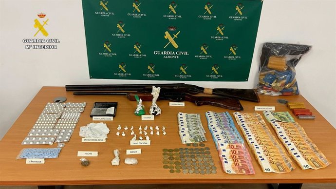 Material incautado por la Guardia Civil en El Rocío (Huelva).
