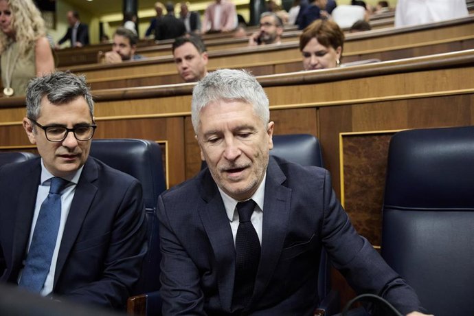 El ministro de Presidencia, Félix Bolaños, y el ministro de Interior, Fernando Grande Marlaska, durante un pleno en el Congreso de los Diputados