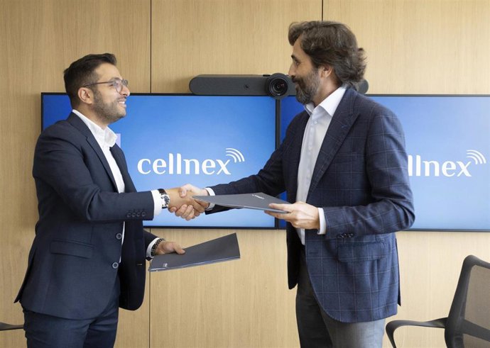 Firma del acuerdo entre Cellnex y WEF
