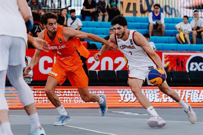 Diego de Blas durante el España-Países Bajos de la Copa del Mundo de 3x3 2025