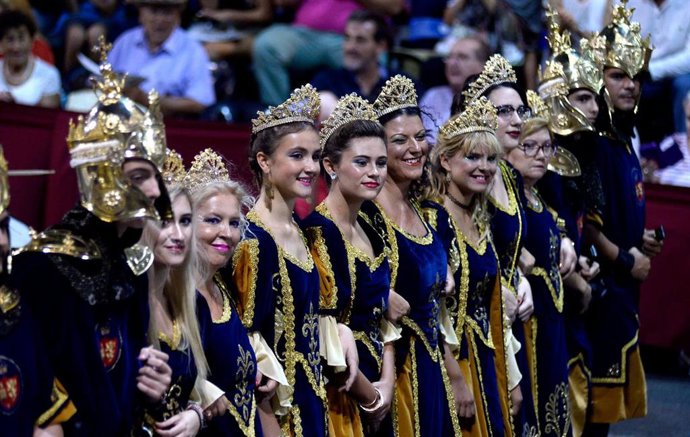 Archivo - Desfile de Moros y Cristianos